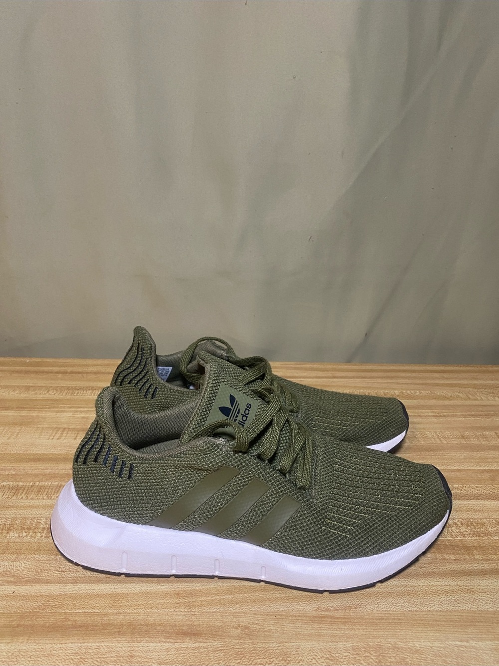 Adidas Swift Run J Olive/Cargo Green Running Shoes  B41799  Mens size 6.5